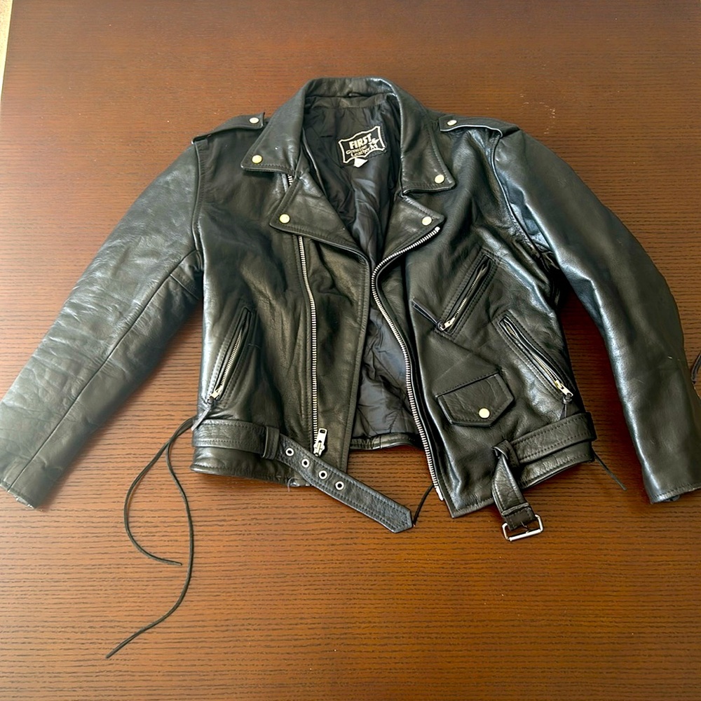 Vintage FIRST Genuine Leather Men’s Black motorcycle jacket size 46 (Large)